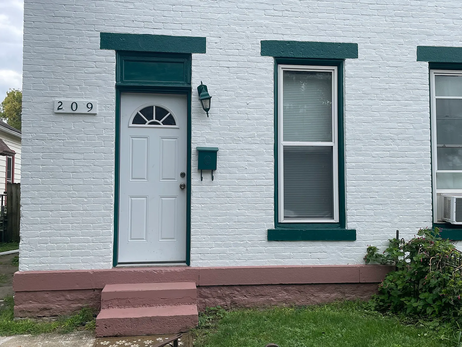 2 bed, $925 — Photo 1