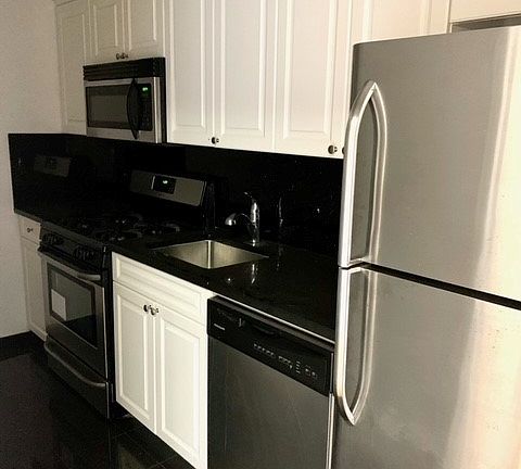4th image of 305 E 86th St #8UE