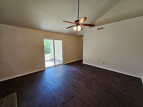 3rd image of 913 Turner Ct