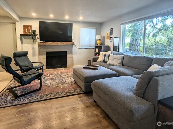 4401 216th Street SW #A, Mountlake Terrace, WA 98043