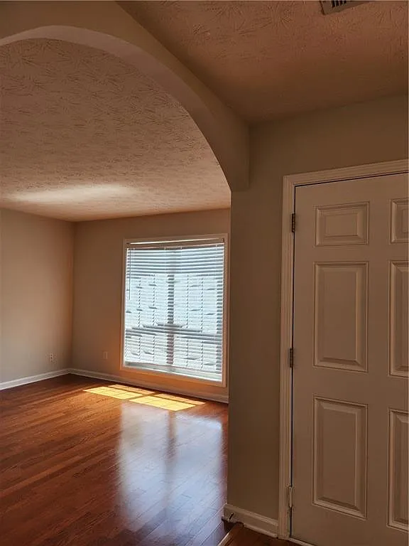 3 bed, 2.0 bath, 2609 sqft, $2,650 — Photo 4