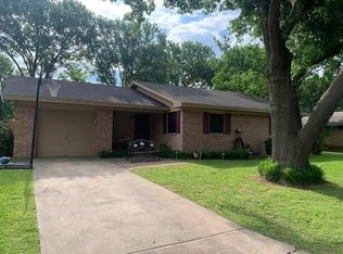 314 Hillside Dr, Gainesville, TX 76240