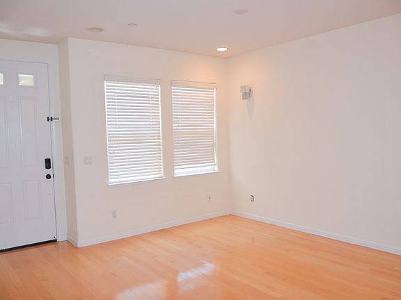 4th image of 538 Altino Blvd