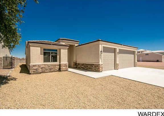 2nd image of 2063 E Sandtrap Ln