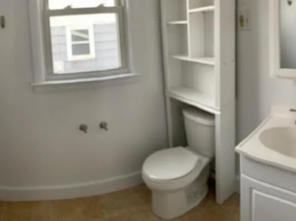 71 Hadley Rd, South Burlington, VT 05403