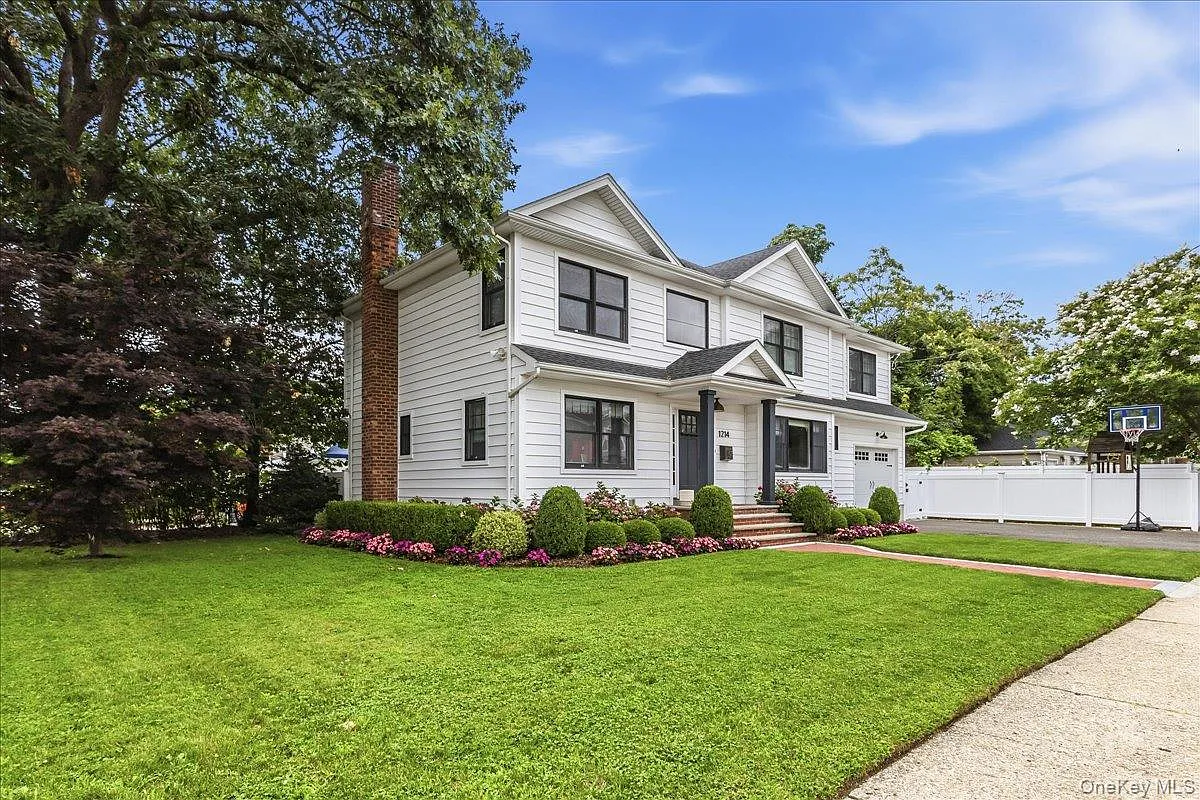 5 bed, 3.0 bath, 2448 sqft, $7,999 — Photo 3