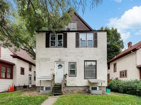 1212 Como Ave SE