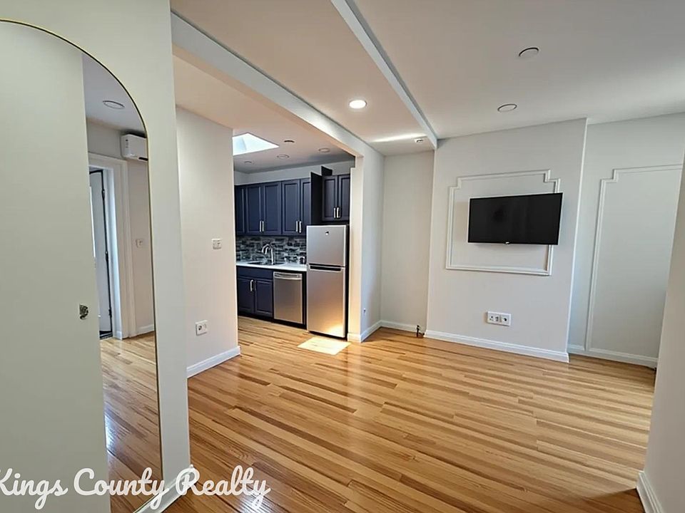 1st image of 137 Madison St #3