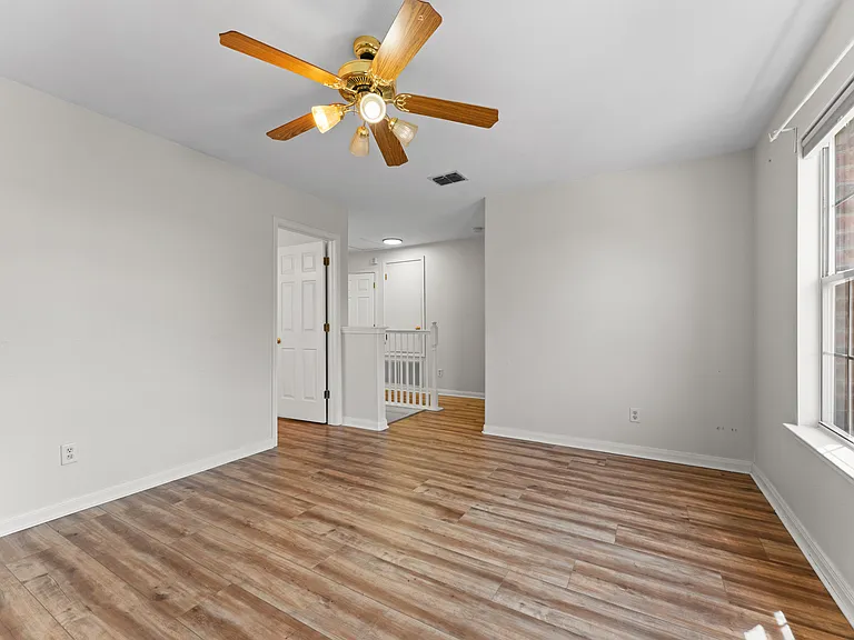 807 Midway Crst — Photo 24