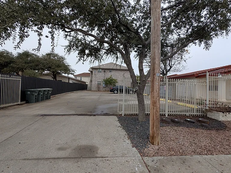 1708 Chacon St #1-4 — Photo 12