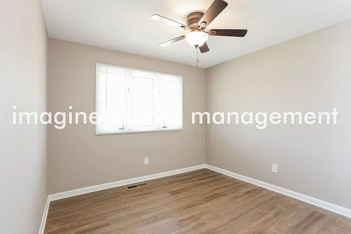 9035 Cambridge Dr — Photo 8