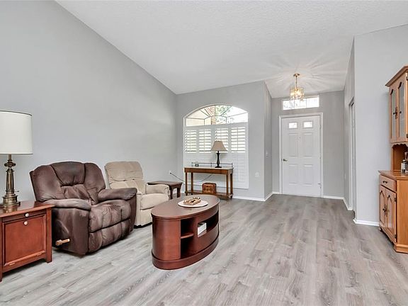 4th image of 9935 Brookdale Dr