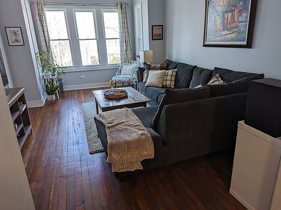 3rd image of 1639 N Claremont Ave Floor 2
