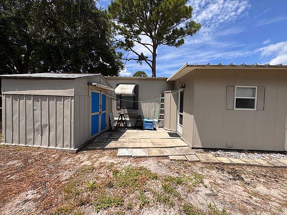4th image of 4895 Clover Ln