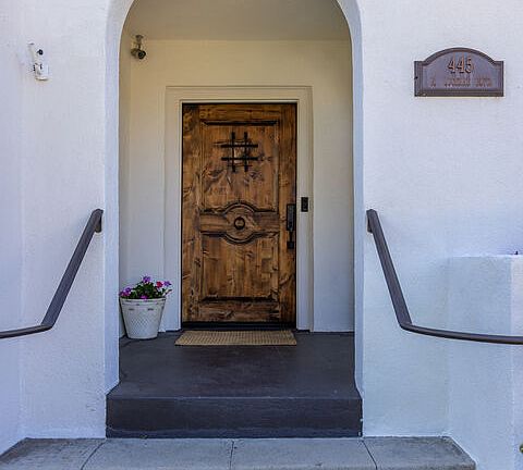 4th image of 445 N Lucerne Blvd