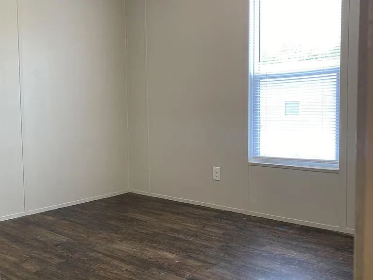 502 Blakley Dr — Photo 8