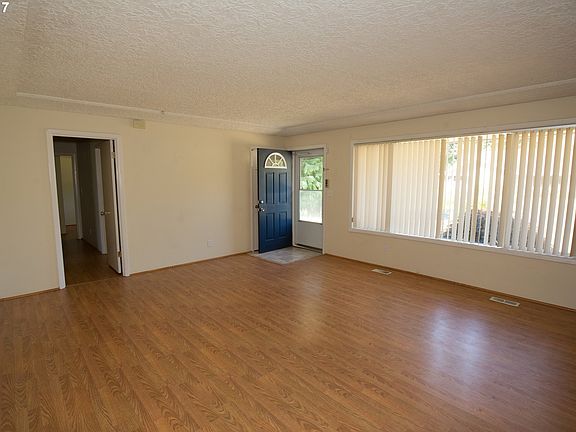 4th image of 4613 NE 54th Ave