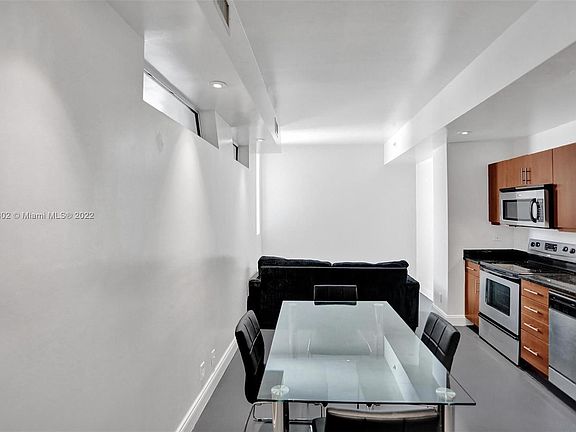 3rd image of 111 E Flagler St APT 906