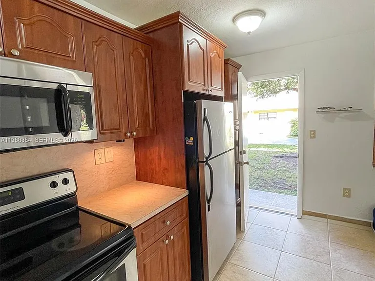 4450 SW 67th Ave #I — Photo 3