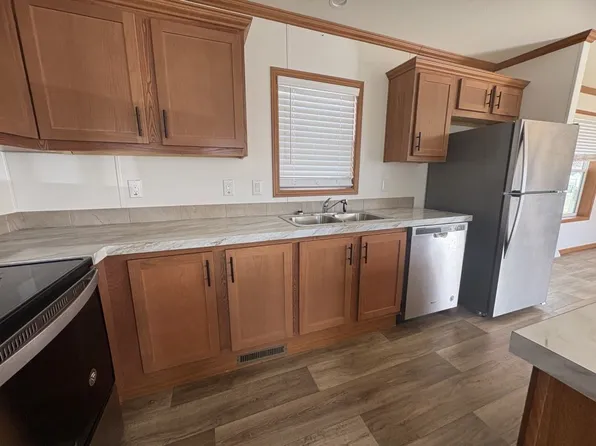 486 Baja Ln S #32, Fargo, ND 58103