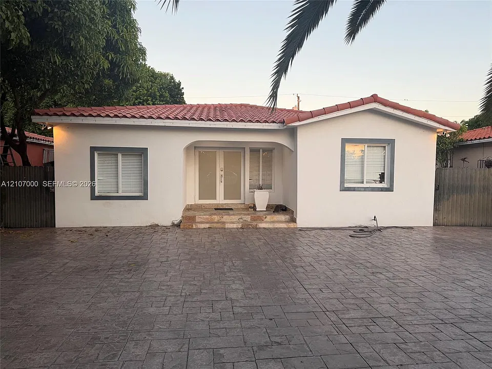 855 NW 17th Pl