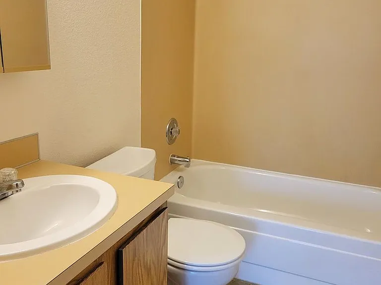 Kelly Anne Apartments — Photo 17