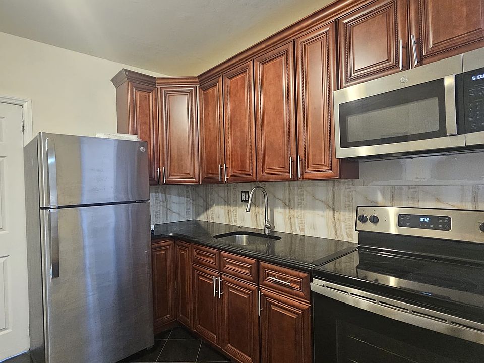 1st image of 3007 42nd St Floor 3