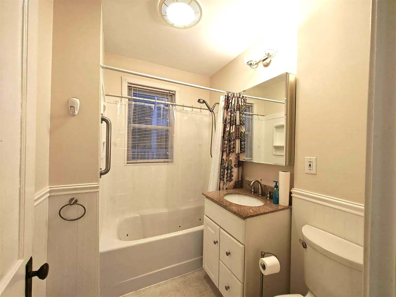 4 bed, 1300 sqft, $3,200 — Photo 4