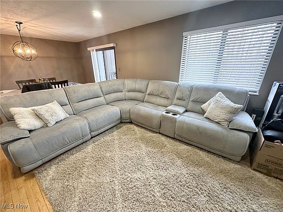 4th image of 9394 Bassett Ln
