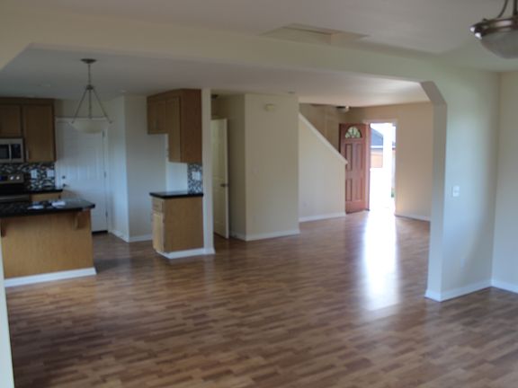 5th image of 9705 10th Ave E
