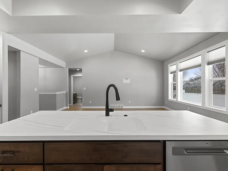 2325 Oliver Ln — Photo 2