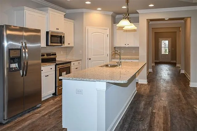 4 bed, 2139 sqft, $1,995 — Photo 2