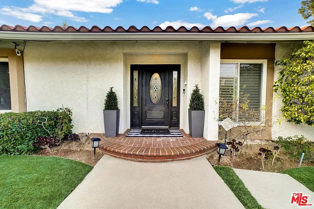 5 bed, 3.0 bath, 2869 sqft, $5,999 — Photo 3