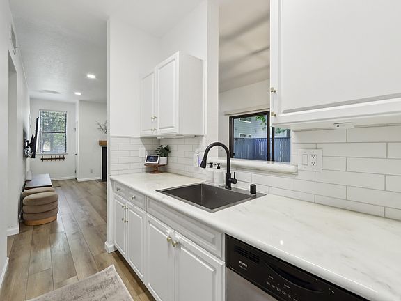 4th image of 7104 Cross Creek Cir APT A