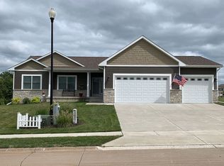 509 Prairie Meadow Dr, Blue Grass, IA 52726
