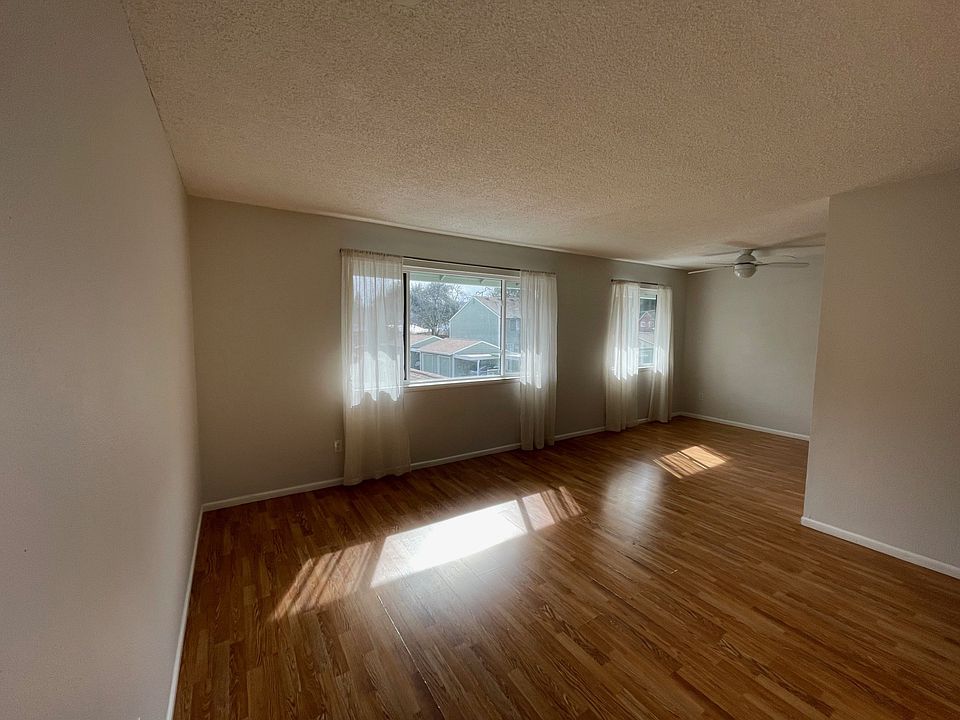 1st image of 127 Vista View Dr #127