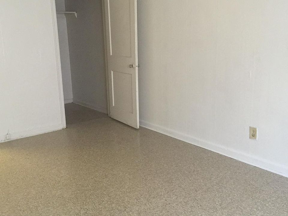 2nd image of 1626 D St APT 2