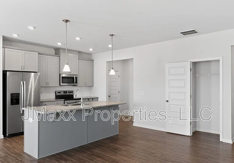 185 Madison Bnd — Photo 5