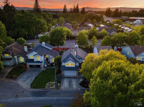 223 Wikiup Meadows Dr, Santa Rosa, CA 95403