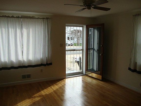3rd image of 5415 8th Pl S
