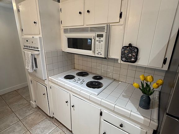 Kitchen - oven, stove, microwave, food storage, Air Fryer. 2 refrigerators, cleaning supplies, private drawers for each tenant