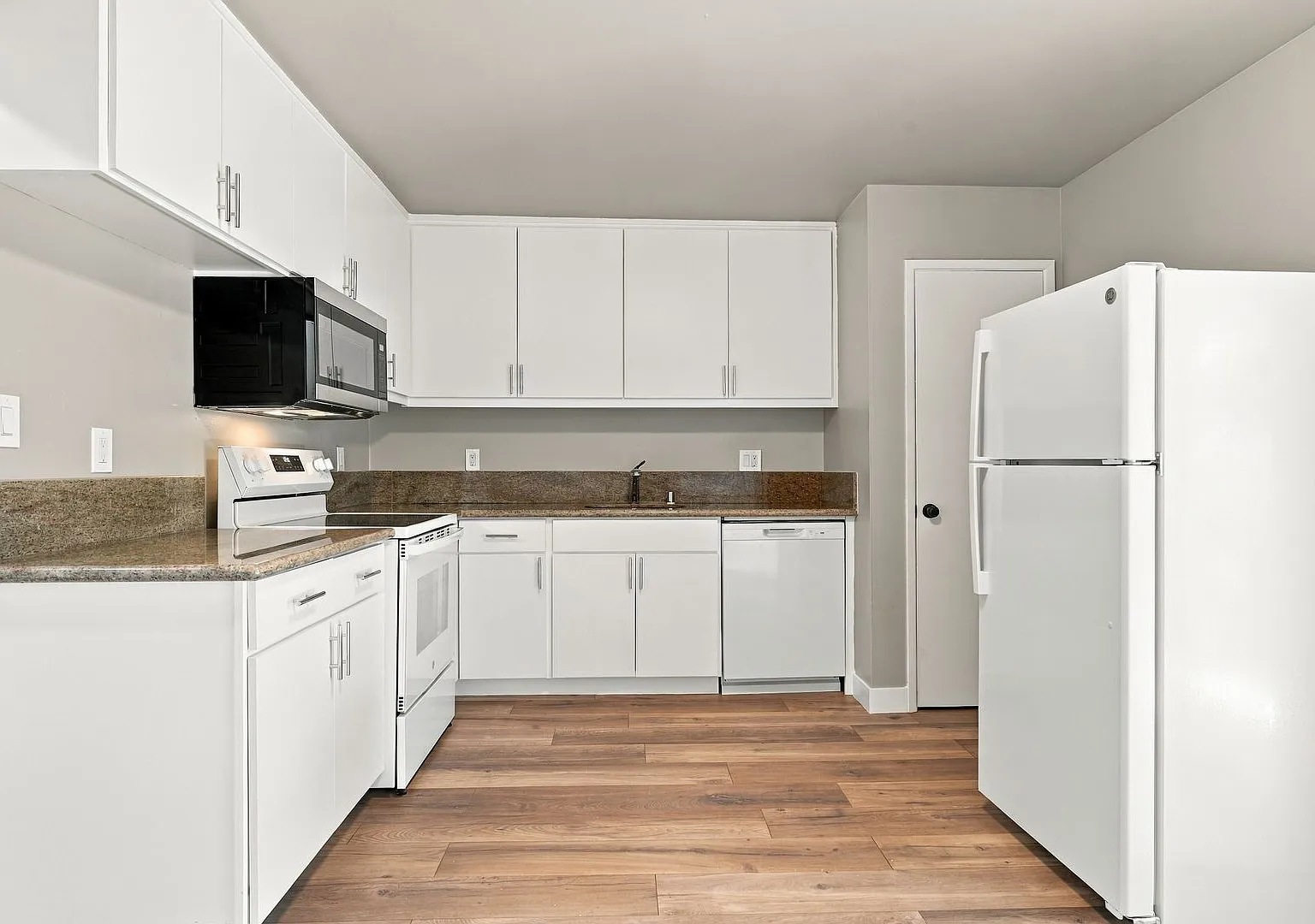821 Blossom Way — Photo 4