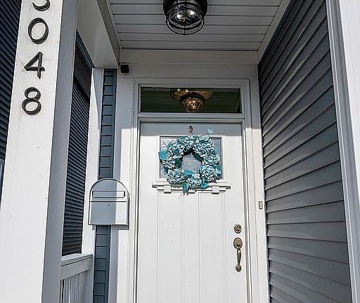 3rd image of 3048 Lavinia Ave