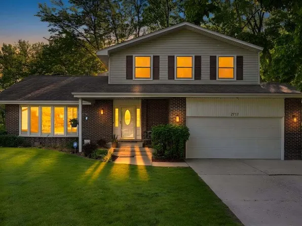 2717 Bordeaux Pl, Lisle, IL 60532