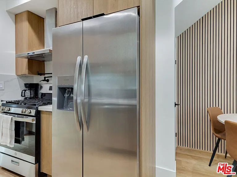 2815 S Redondo Blvd — Photo 6