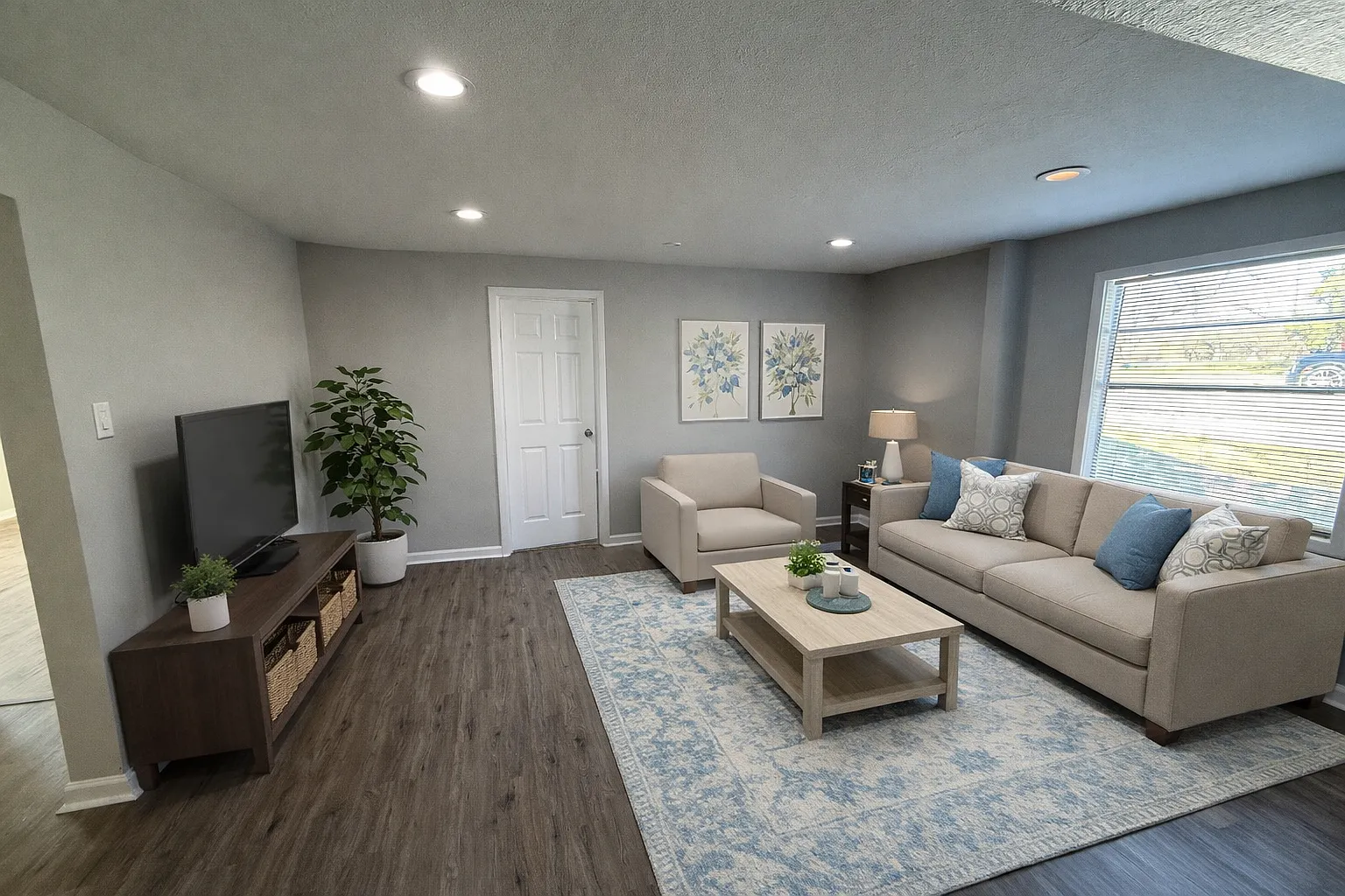 3 bed, 996 sqft, $1,075 — Photo 2