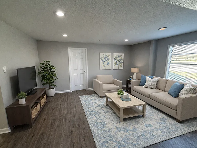 430 E Parnell St — Photo 2
