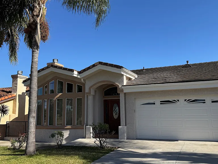 Welcome to the Channel house - five min drive to Target, Home Depot and close to historic downtown San Pedro. 15 min drive across bridge to downtown Long Beach