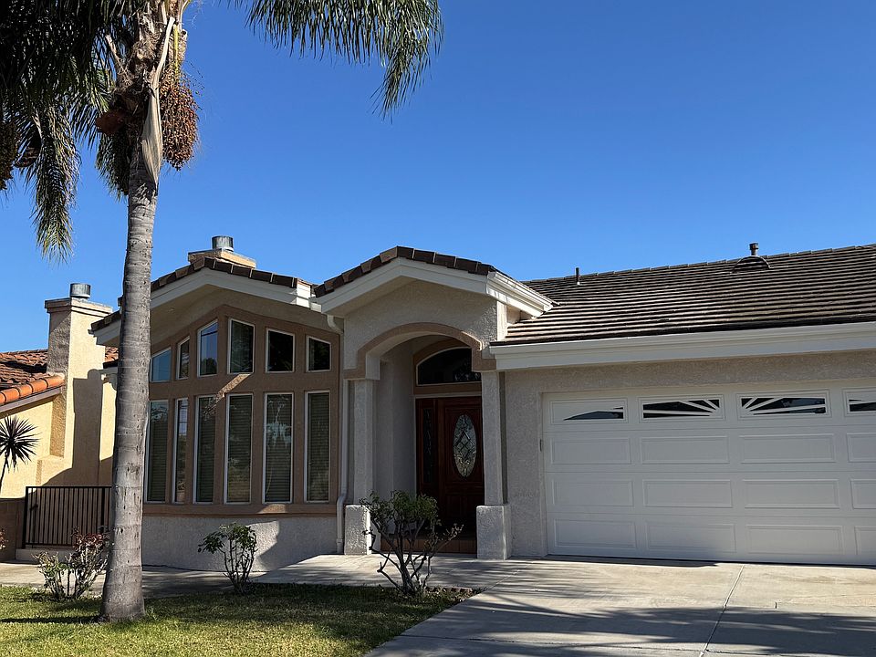 Welcome to the Channel house - five min drive to Target, Home Depot and close to historic downtown San Pedro. 15 min drive across bridge to downtown Long Beach