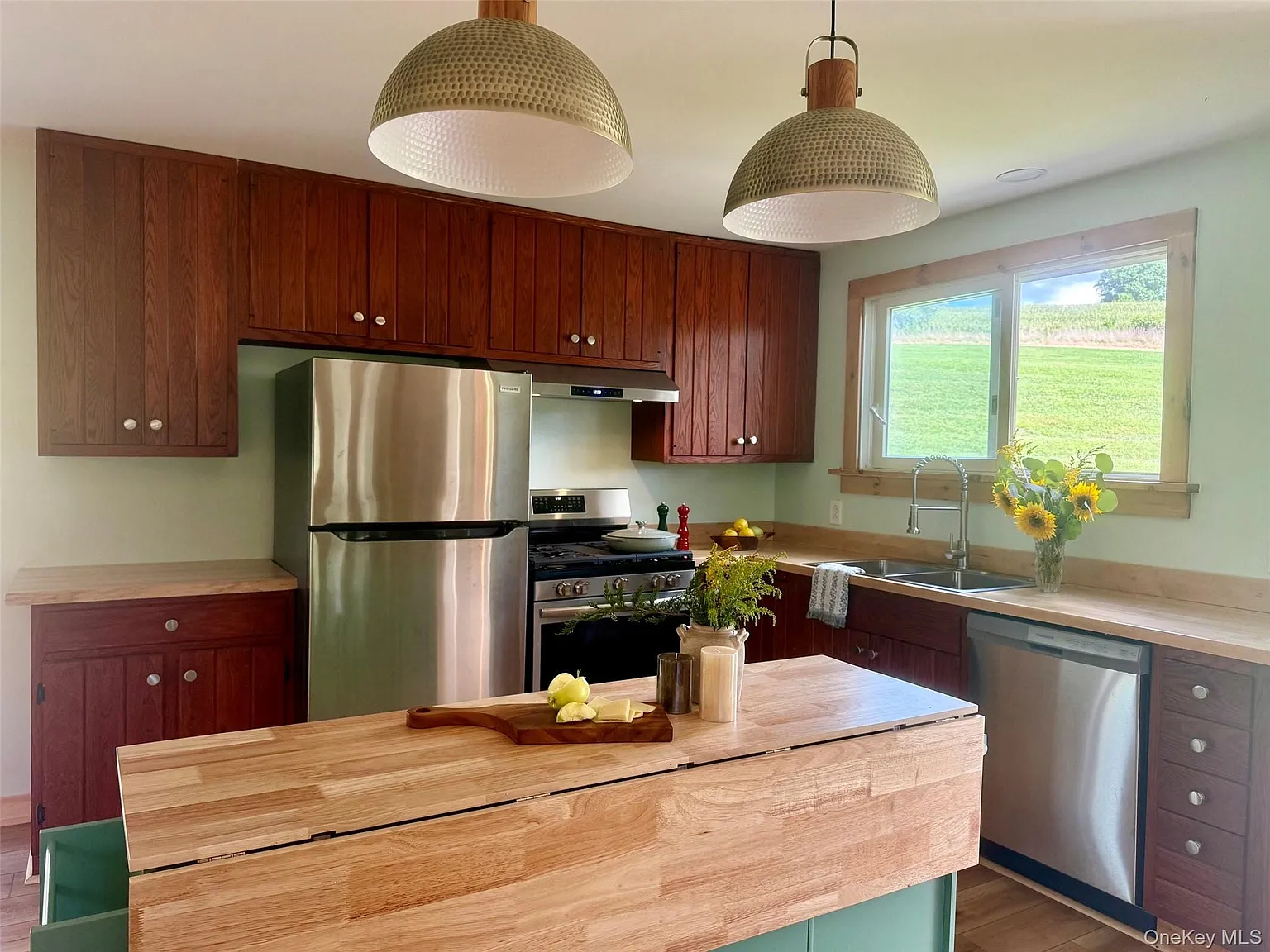 3 bed, 2.0 bath, 1224 sqft, $3,600 — Photo 4